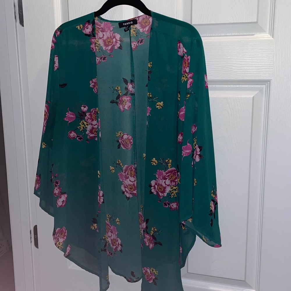 LIKE NEW Torrid Floral Kimono